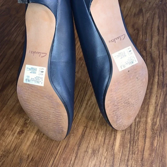 🔥 Closet Clear Out🔥. Clark’s Heavenly Shine  2” kitten heels .  Box included. - Picture 4 of 6